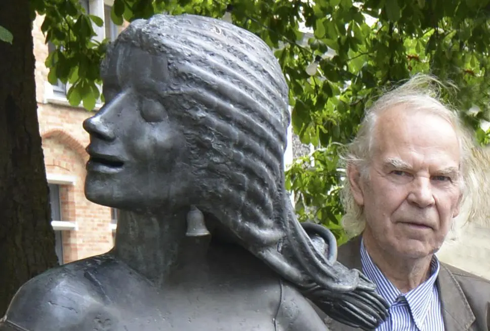 Christmas Tour - Jef Clearhout with his sculpture Marieke